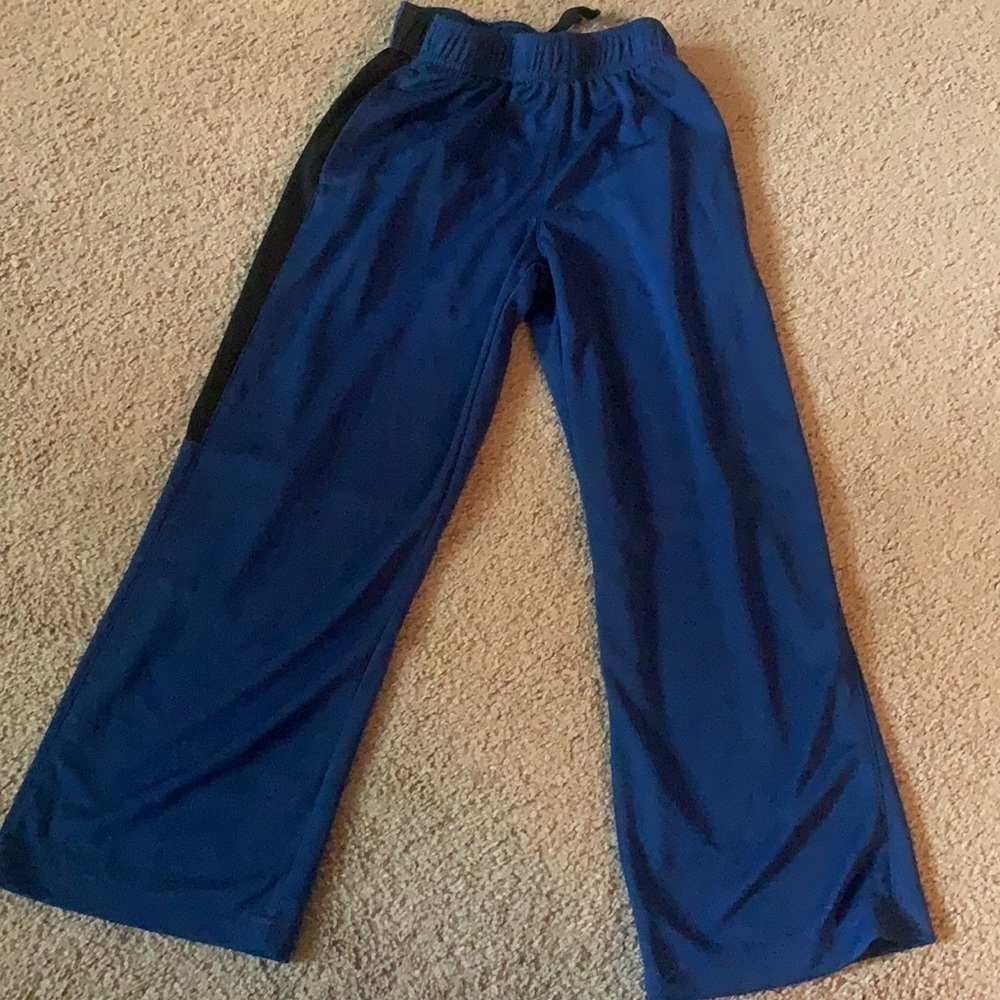 Old navy size 8 pants - Picture 2 of 4